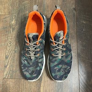 Nike Roshe Run Tiger Camo Green Sneakers